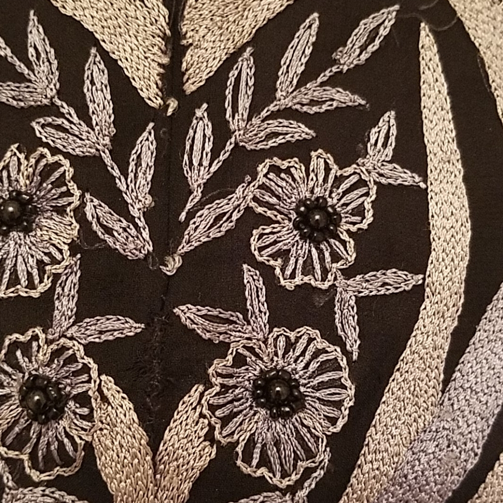 Embroidered shell - Picture 3 of 3